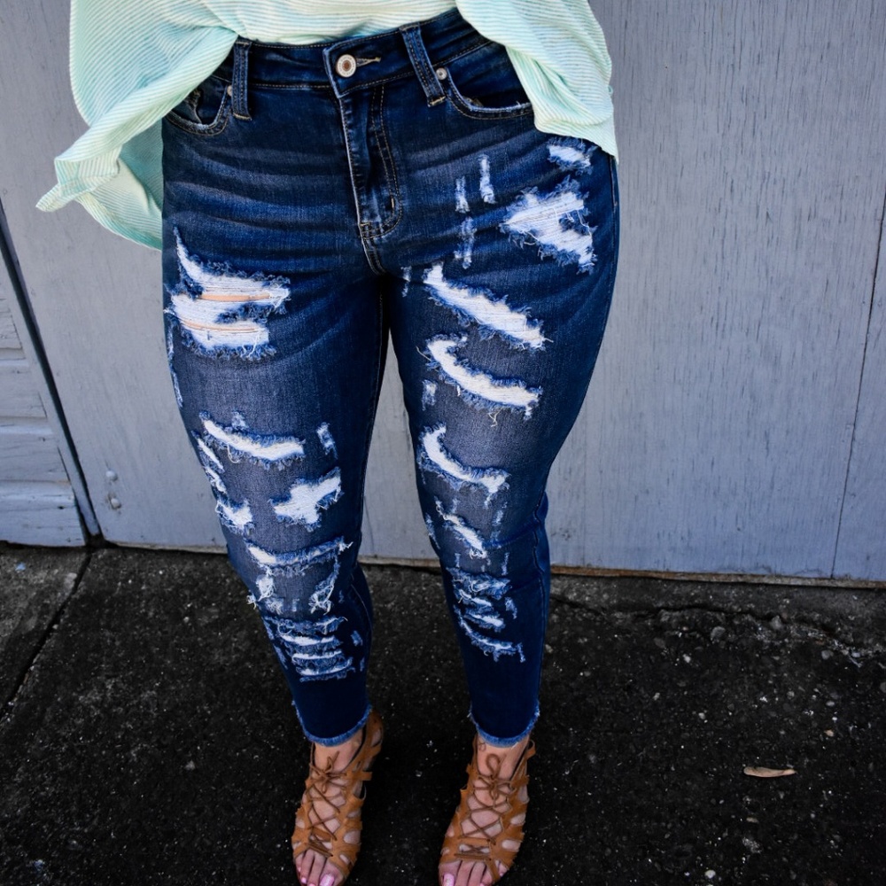 CALLY FRAYED SKINNY ANKLE JEANS